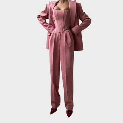 Karolina - Moćan i sofisticiran komplet